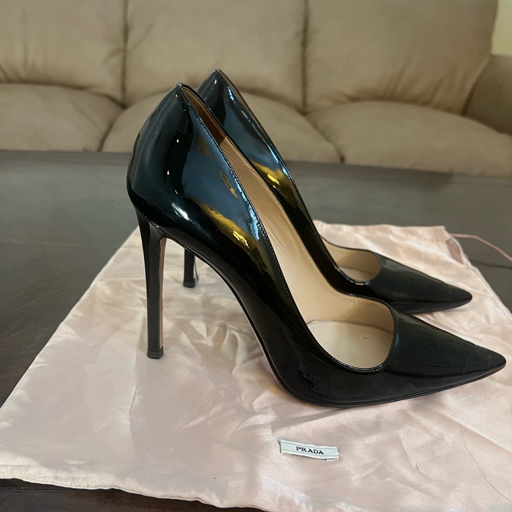PRADA Black Patent Leather Pumps (Heels) Size 39